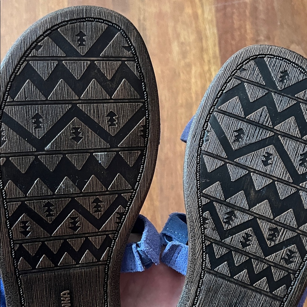 New Minnetonka Blue suede Fringe Sandals - Picture 12 of 15